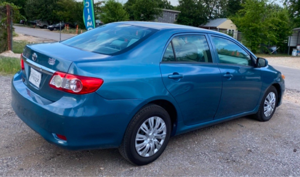 2013 Toyota Corolla Image 2