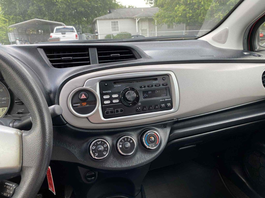 2013 Toyota Yaris Image 8