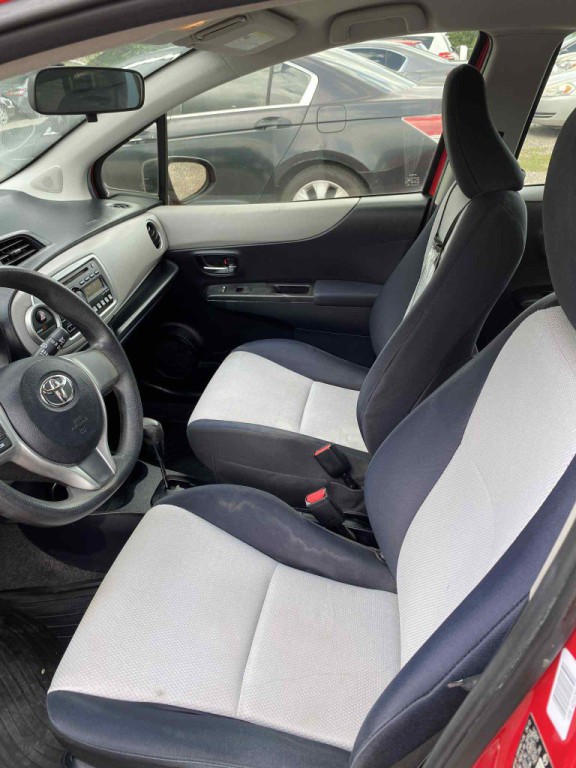 2013 Toyota Yaris Image 9
