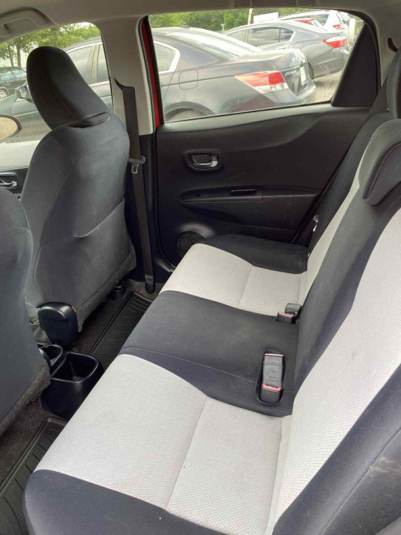 2013 Toyota Yaris Image 10
