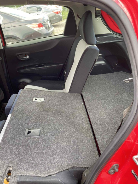 2013 Toyota Yaris Image 11
