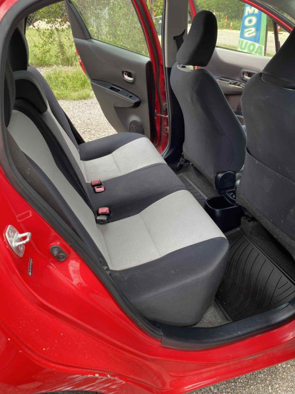 2013 Toyota Yaris Image 15