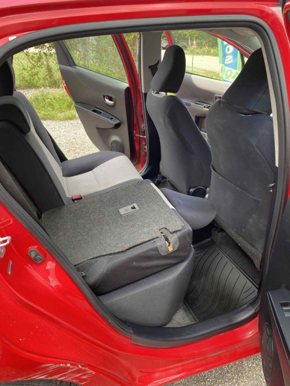 2013 Toyota Yaris Image 16