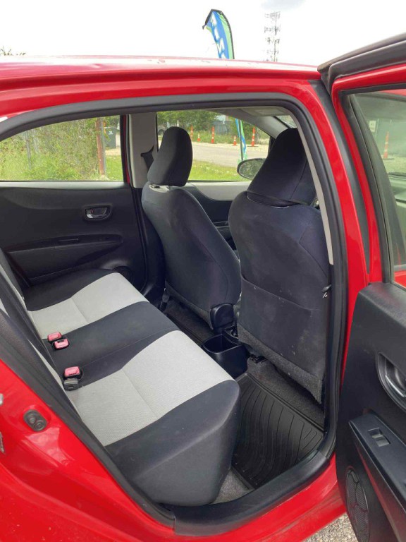 2013 Toyota Yaris Image 17