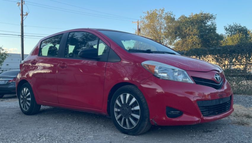 2013 Toyota Yaris Image 3