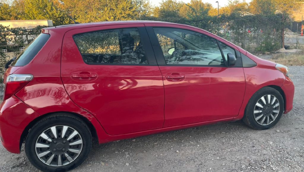 2013 Toyota Yaris Image 5