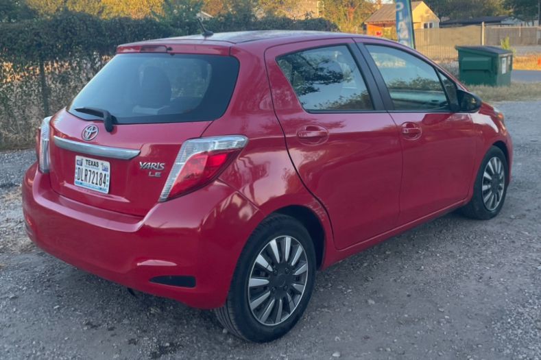 2013 Toyota Yaris Image 6