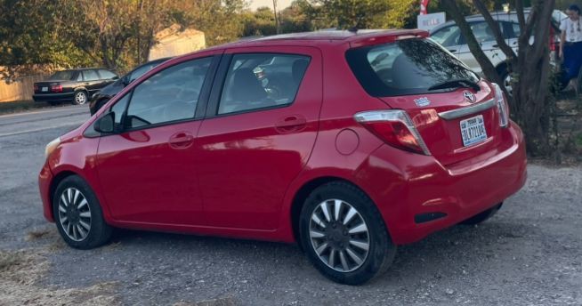 2013 Toyota Yaris Image 7