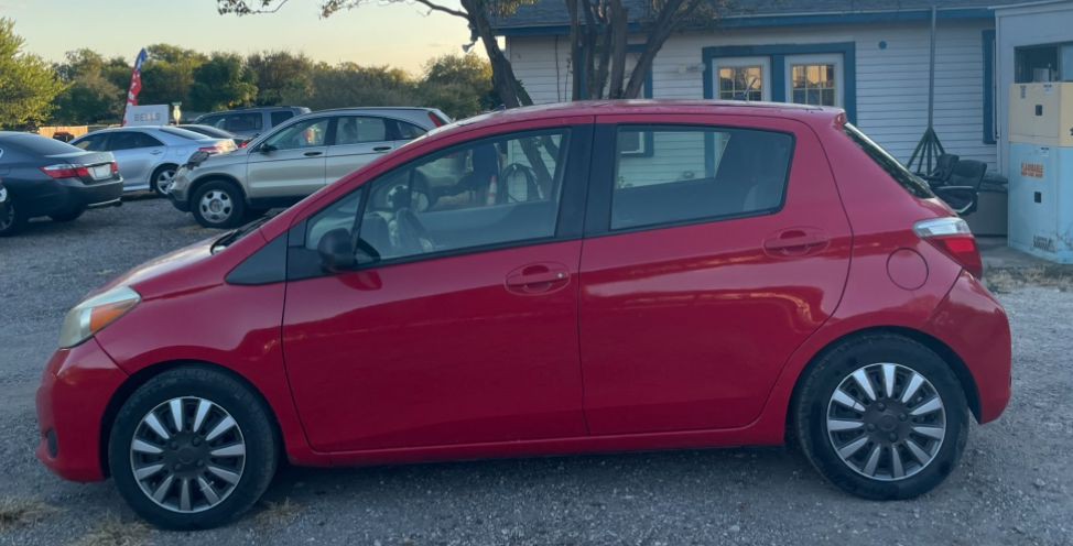 2013 Toyota Yaris Image 9