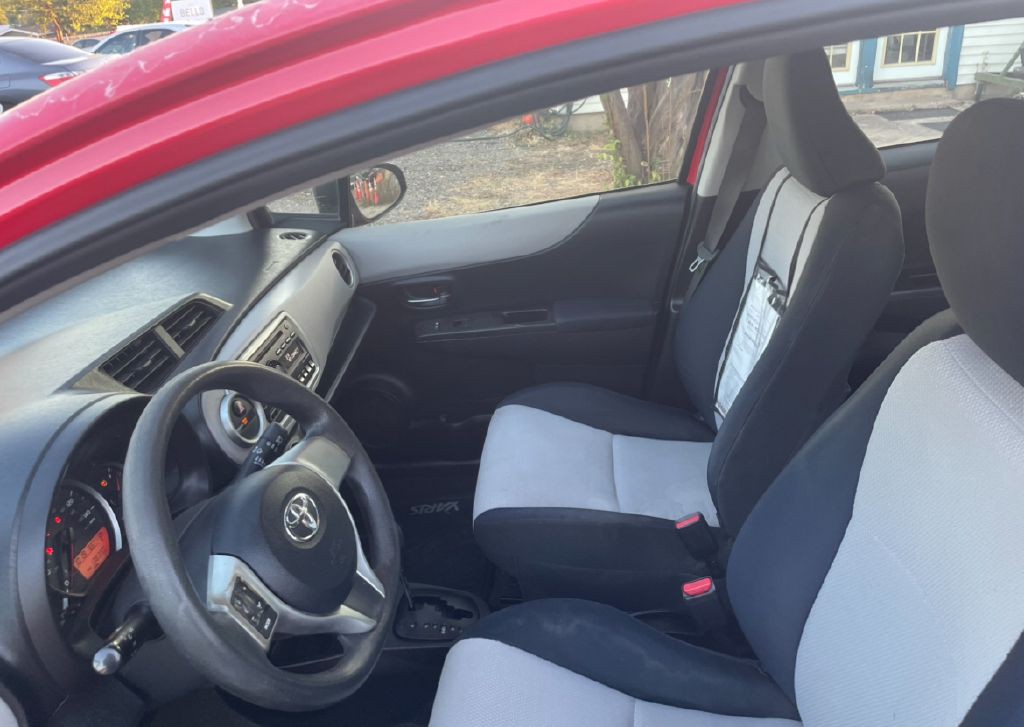2013 Toyota Yaris Image 10