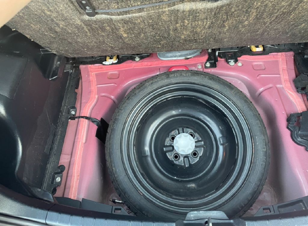 2013 Toyota Yaris Image 13