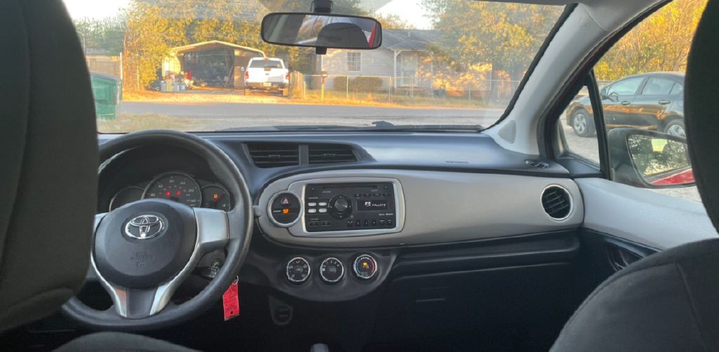 2013 Toyota Yaris Image 15