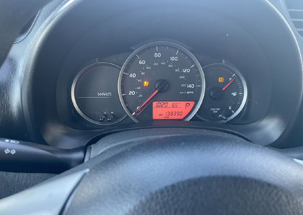 2013 Toyota Yaris Image 16