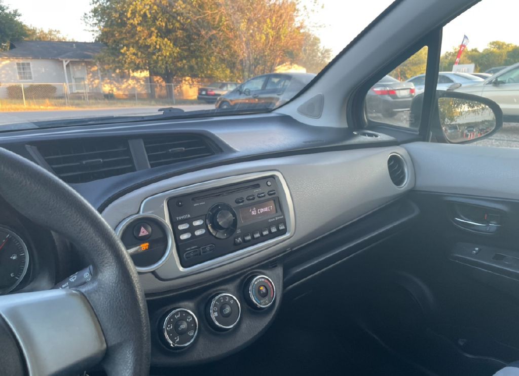 2013 Toyota Yaris Image 17