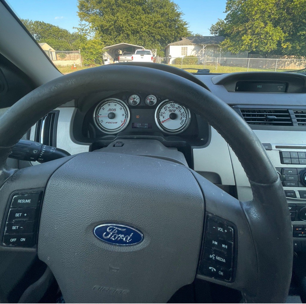 2011 Ford Focus Image 9