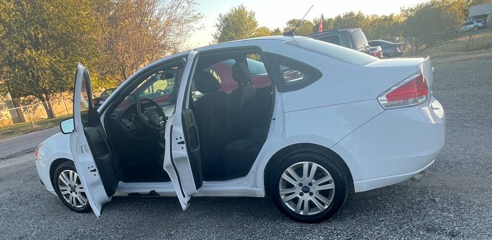 2008 Ford Focus Image 2