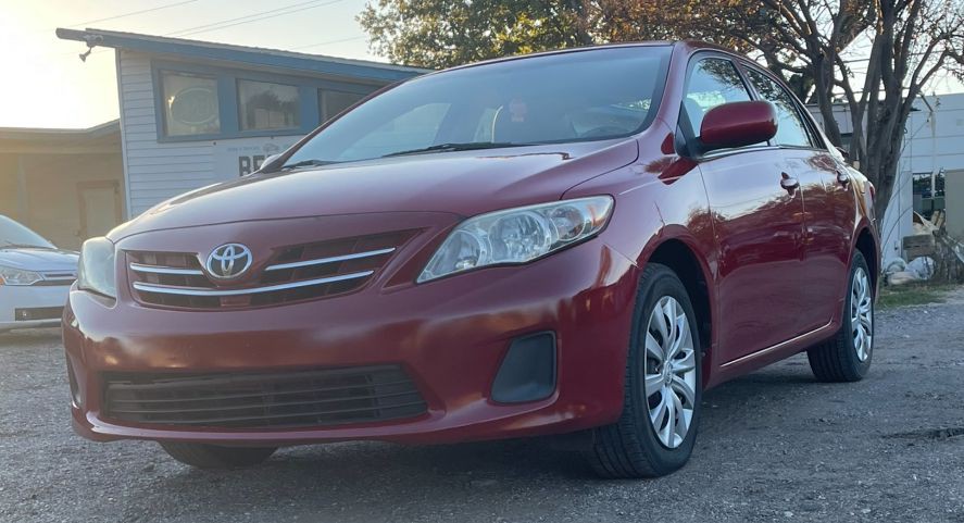 2013 Toyota Corolla Image 1