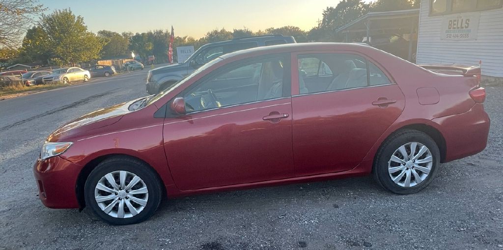 2013 Toyota Corolla Image 2