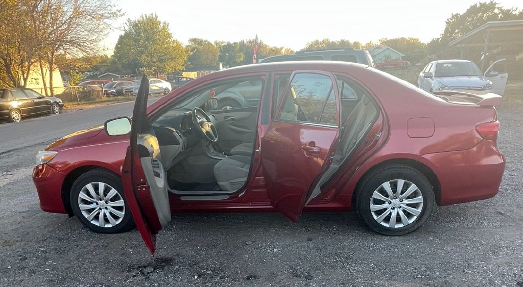 2013 Toyota Corolla Image 3
