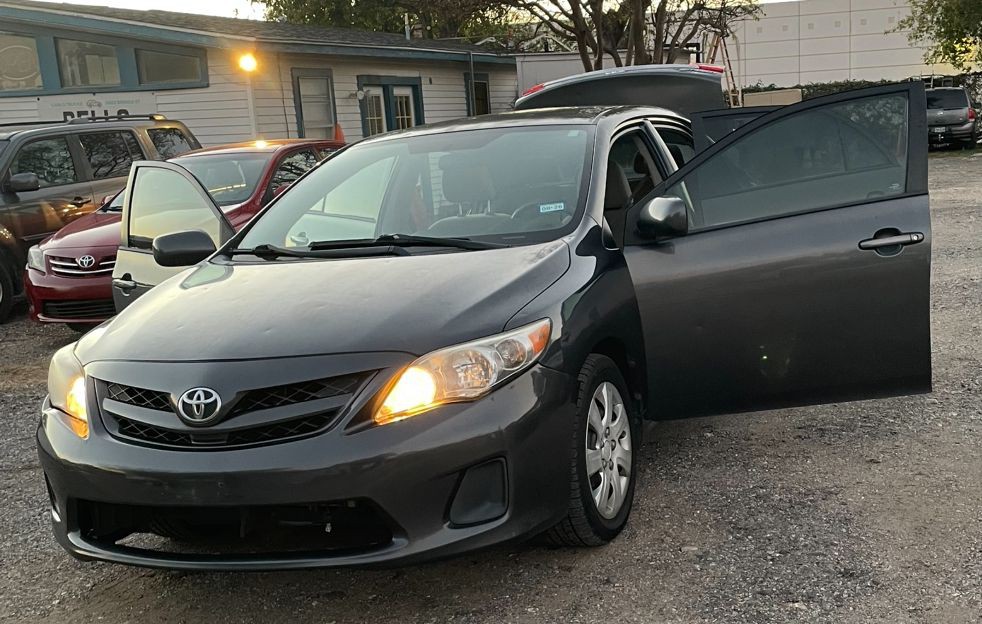 2012 Toyota Corolla Image 2