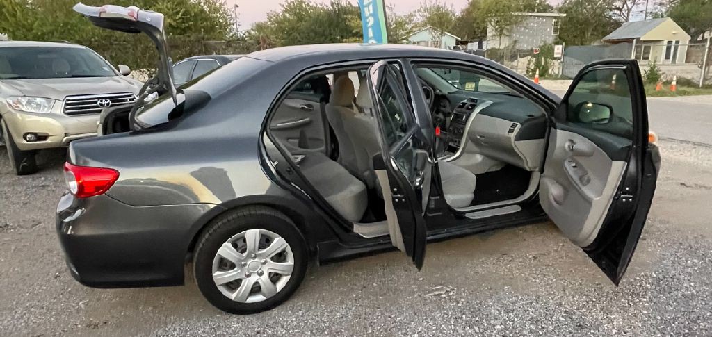 2012 Toyota Corolla Image 8