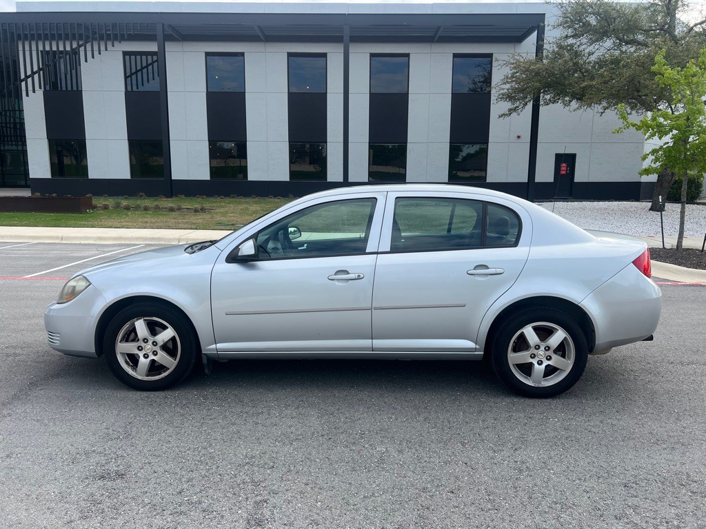 2010 Chevrolet Cobalt Image 2