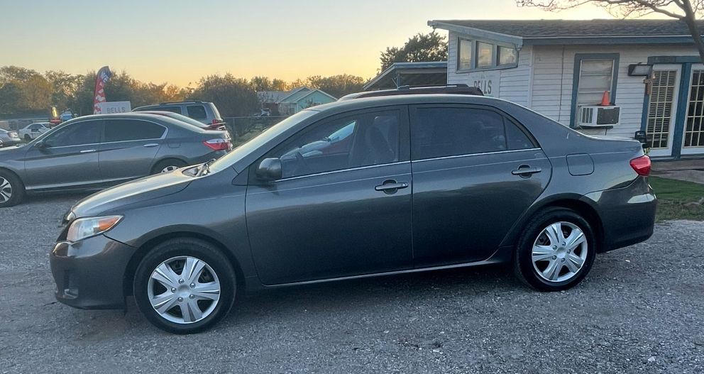 2013 Toyota Corolla Image 2