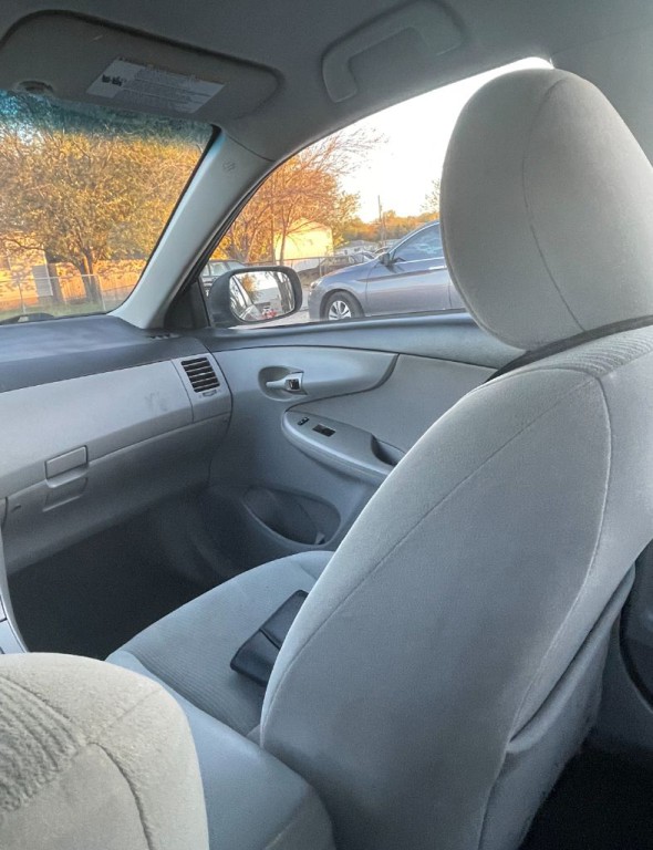 2013 Toyota Corolla Image 9