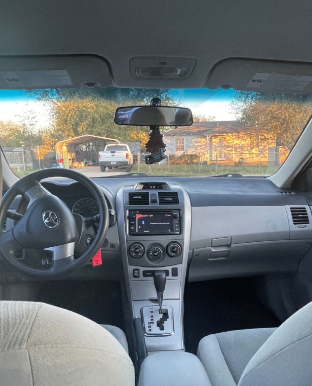 2013 Toyota Corolla Image 11