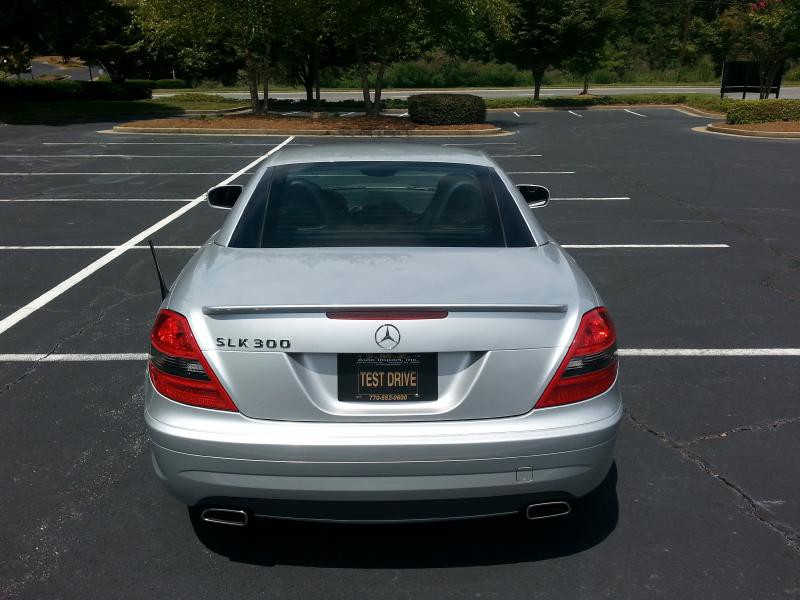 2011 Mercedes-Benz SLK-Class Image 2