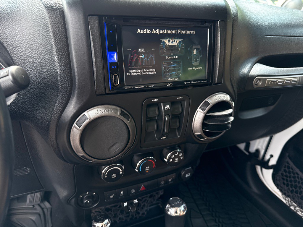 2013 Jeep Wrangler Unlimited Image 12