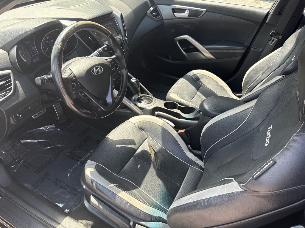 2015 Hyundai Veloster Image 9