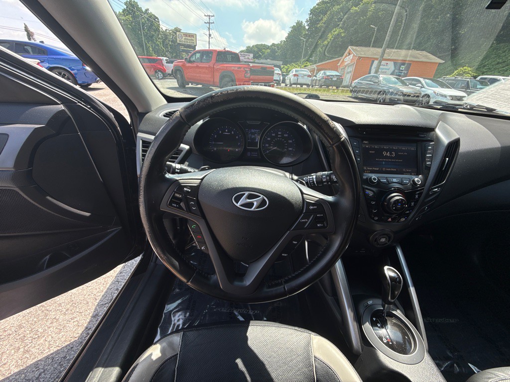 2015 Hyundai Veloster Image 13