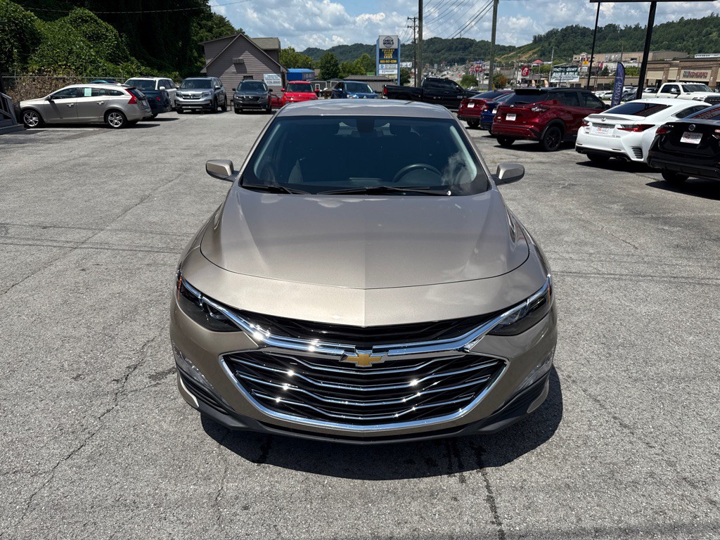 2022 Chevrolet Malibu Image 2