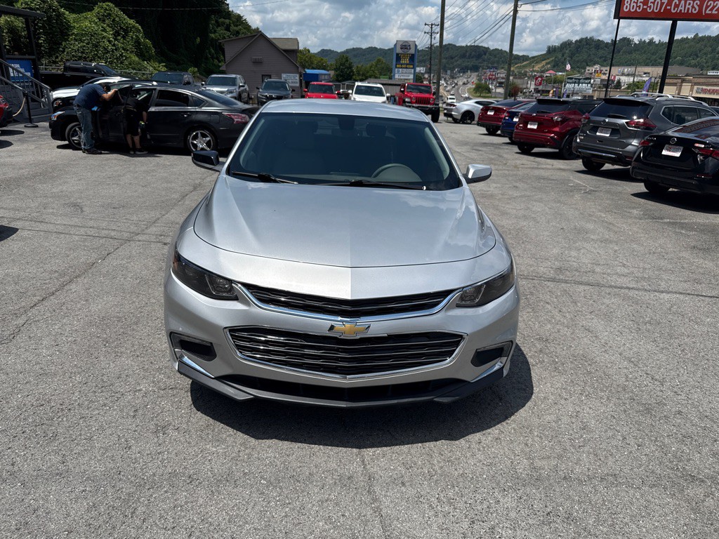 2017 Chevrolet Malibu Image 2