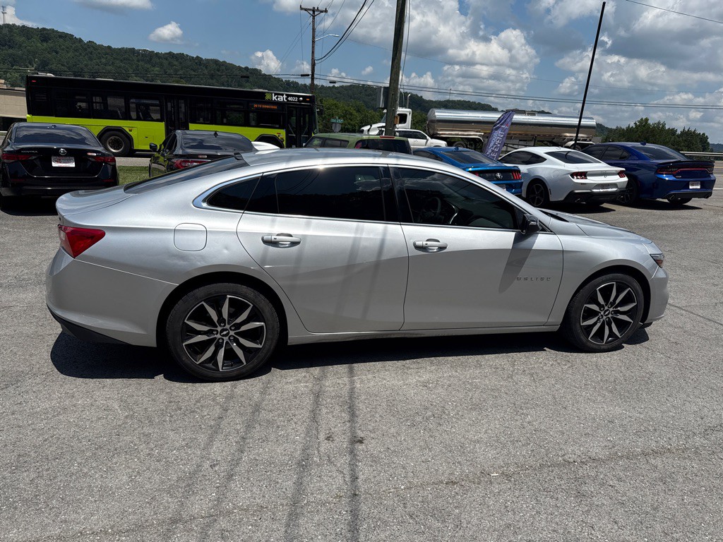 2017 Chevrolet Malibu Image 8