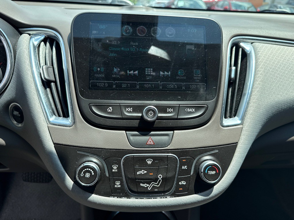 2017 Chevrolet Malibu Image 11