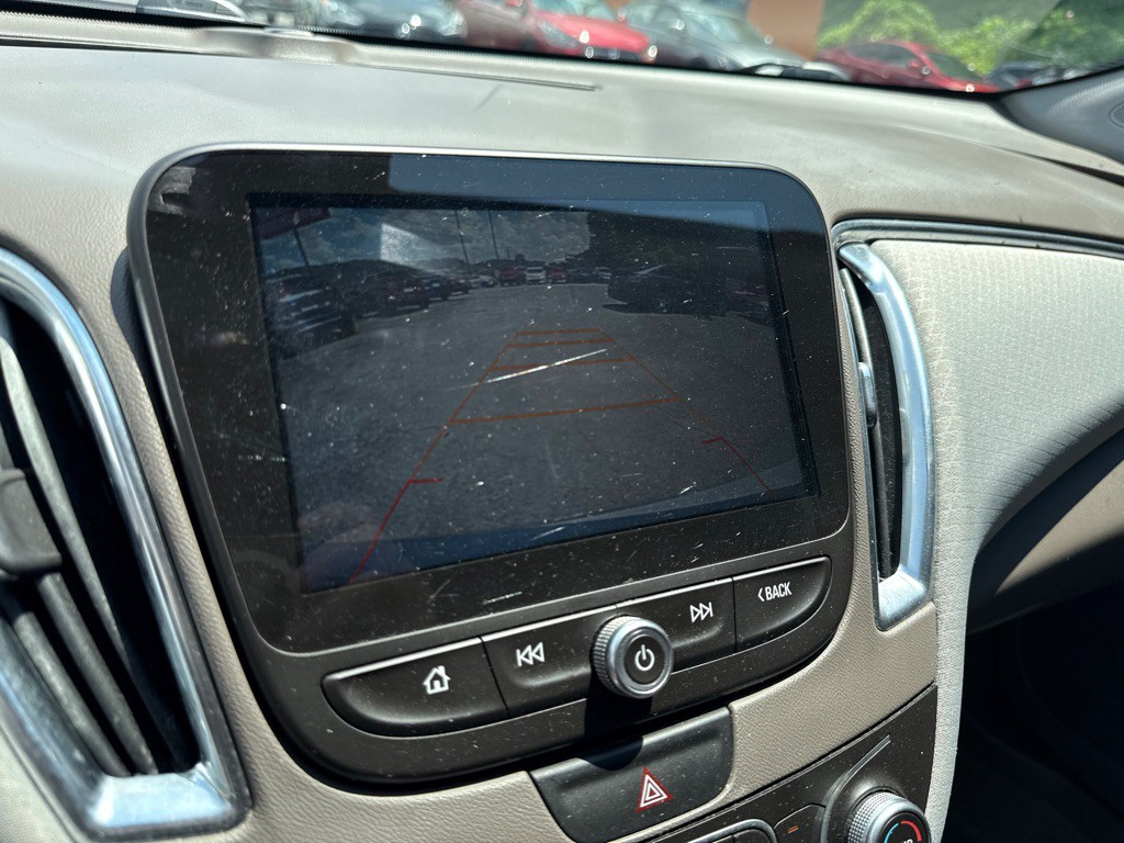 2017 Chevrolet Malibu Image 13