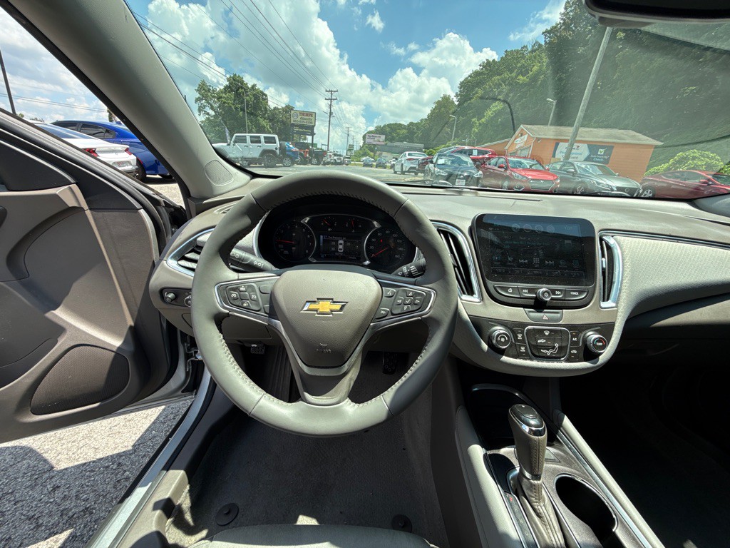 2017 Chevrolet Malibu Image 14