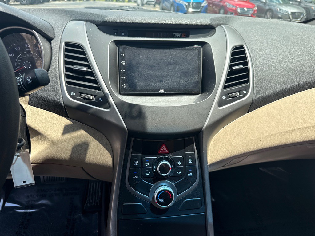 2015 Hyundai Elantra Image 12