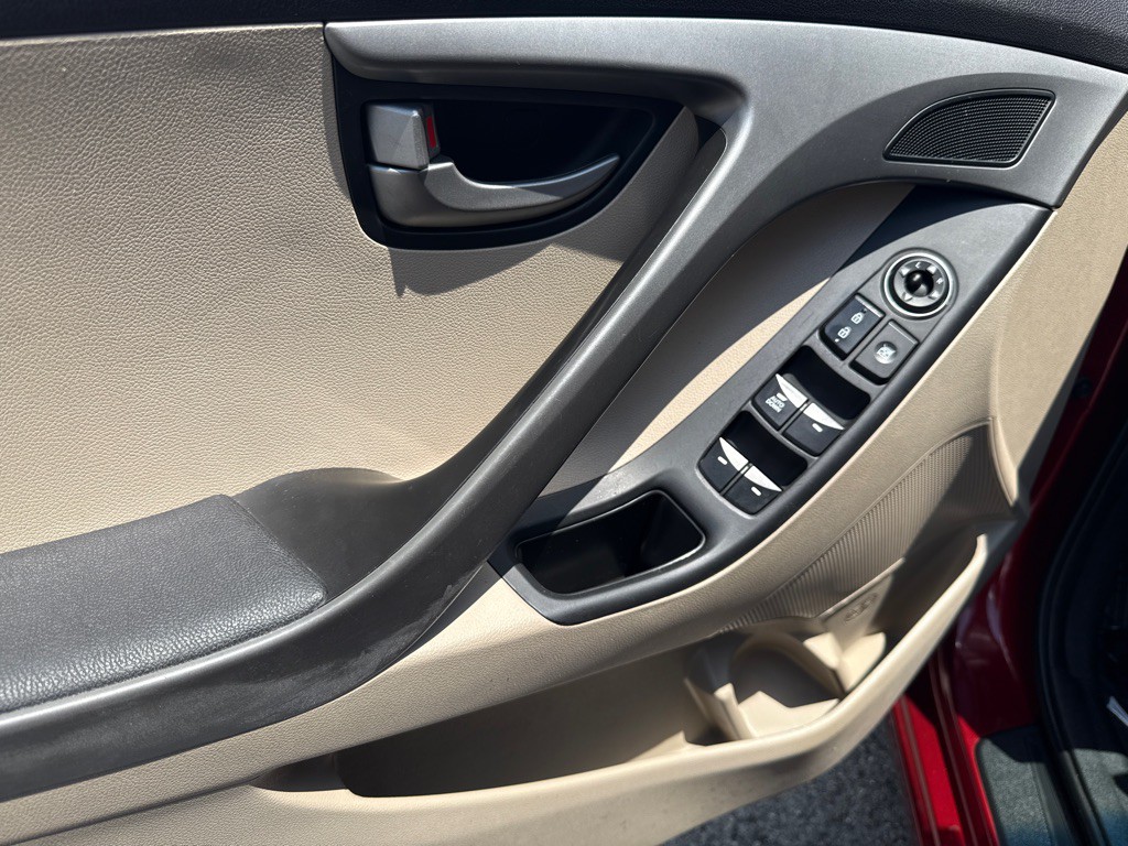 2015 Hyundai Elantra Image 16