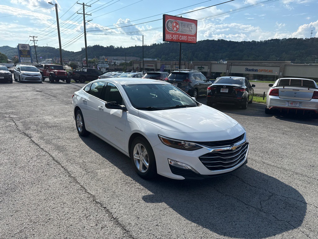 2022 Chevrolet Malibu Image 1