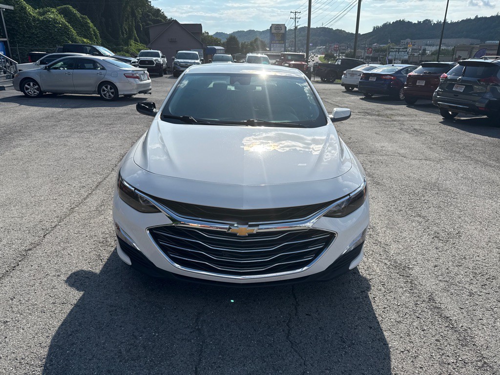 2022 Chevrolet Malibu Image 2