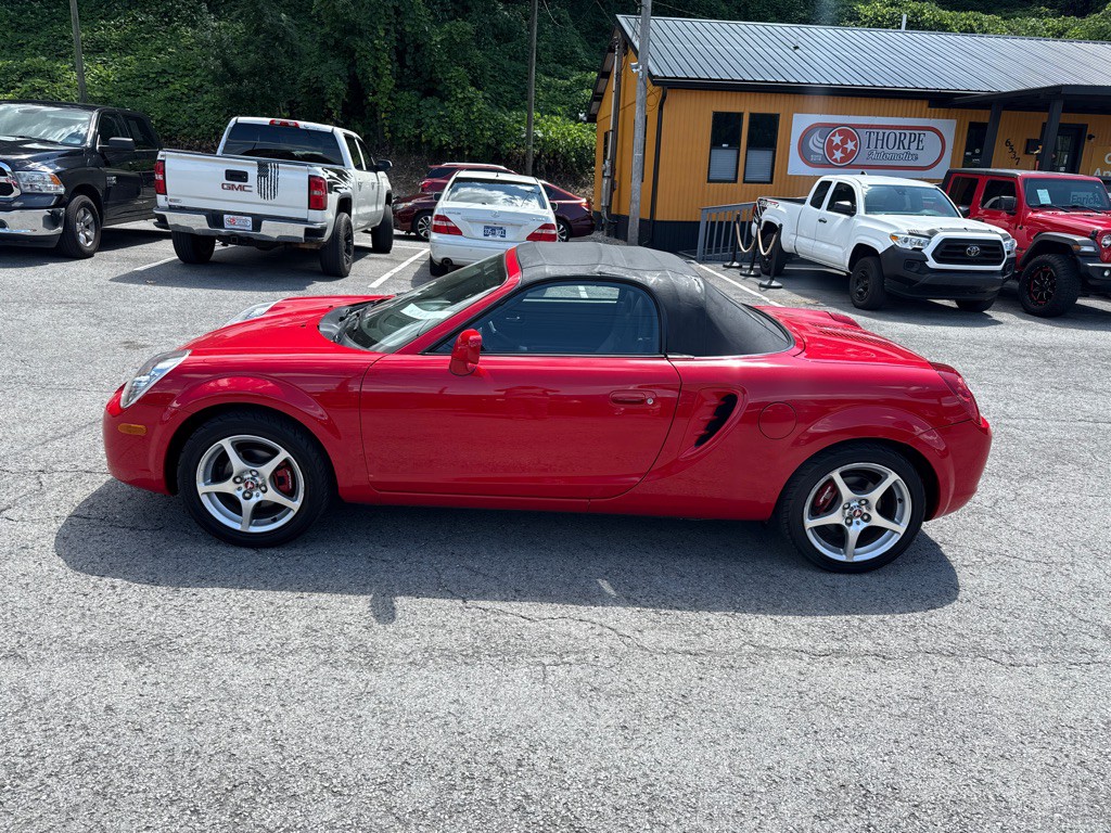 2004 Toyota MR2 Image 4