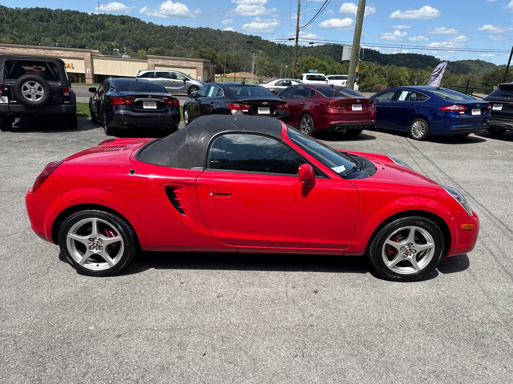 2004 Toyota MR2 Image 8