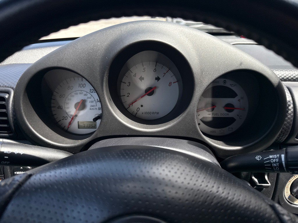 2004 Toyota MR2 Image 11