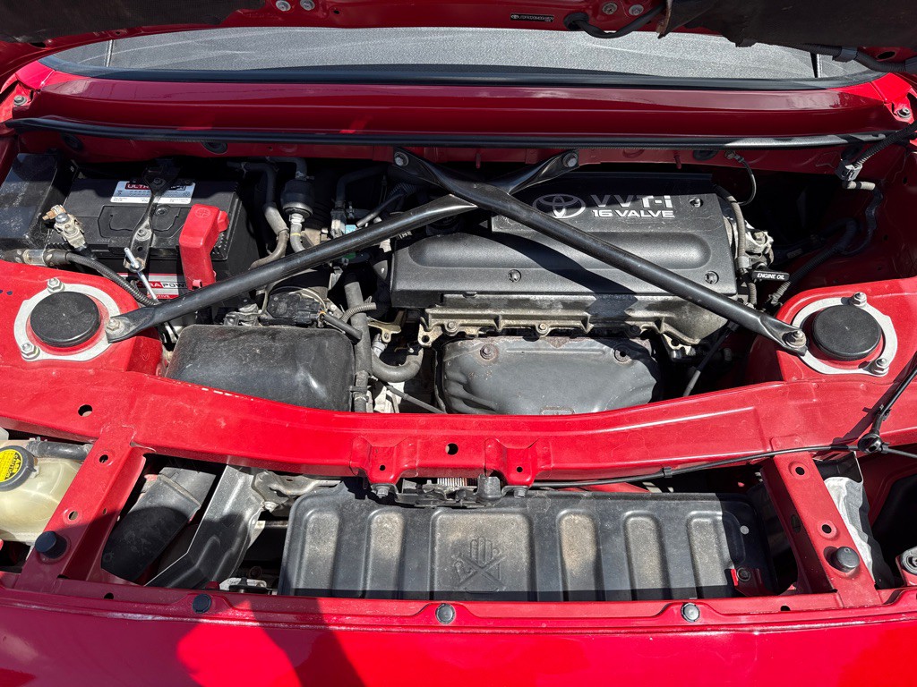 2004 Toyota MR2 Image 15