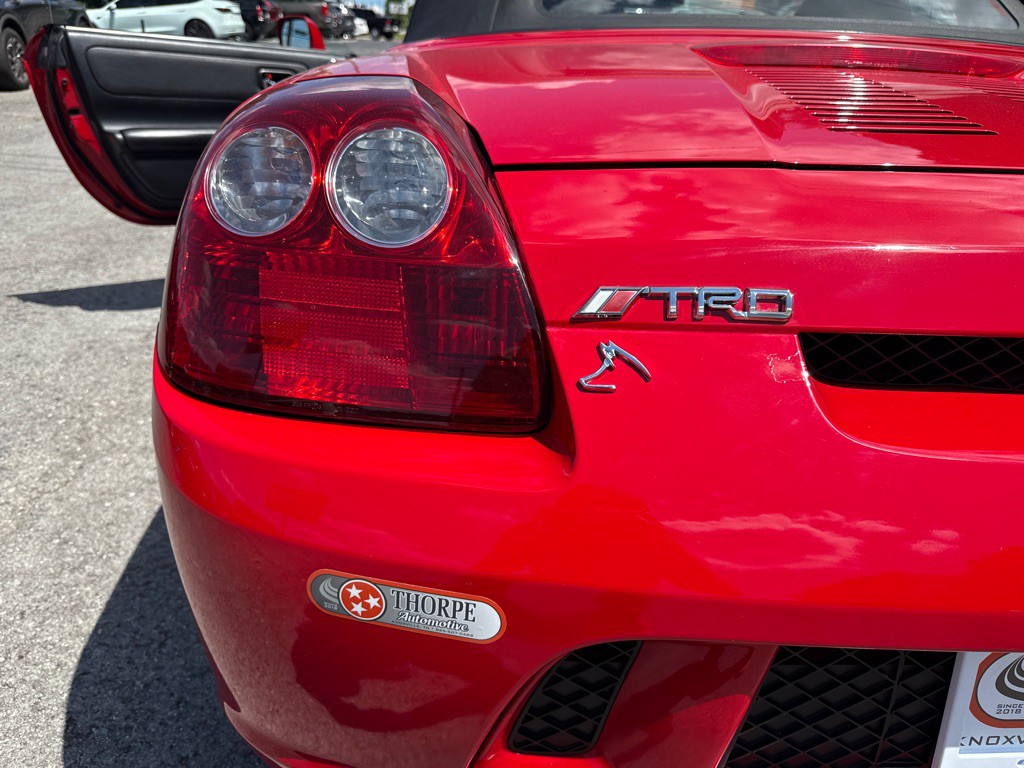 2004 Toyota MR2 Image 16