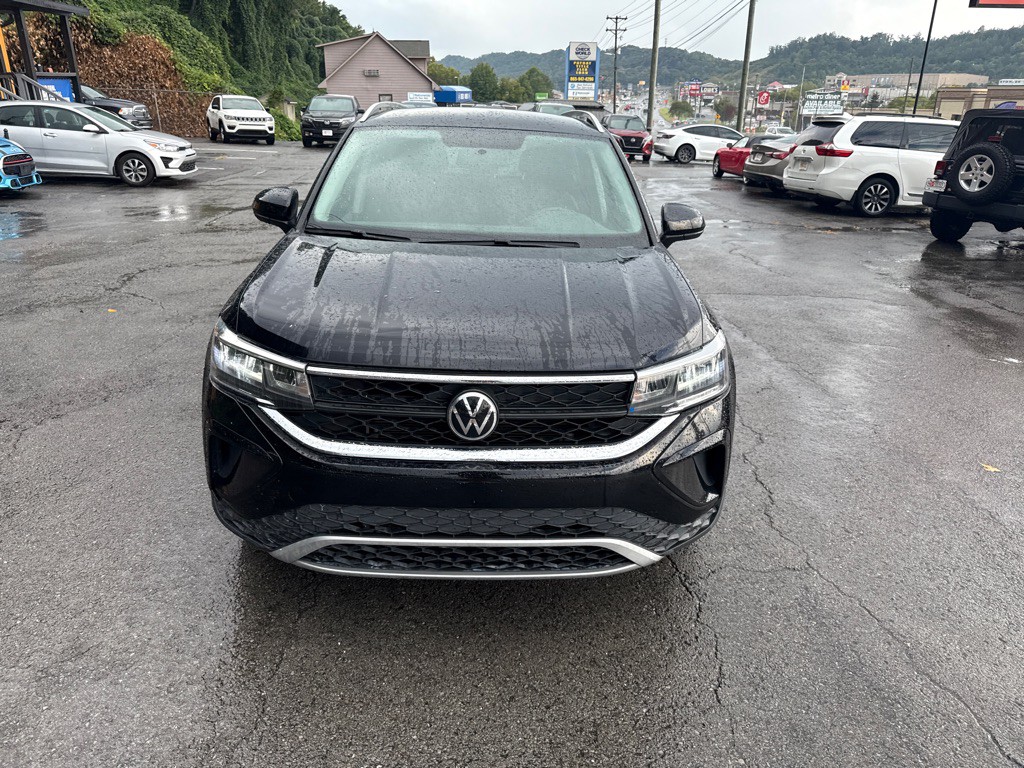 2022 Volkswagen Taos Image 2