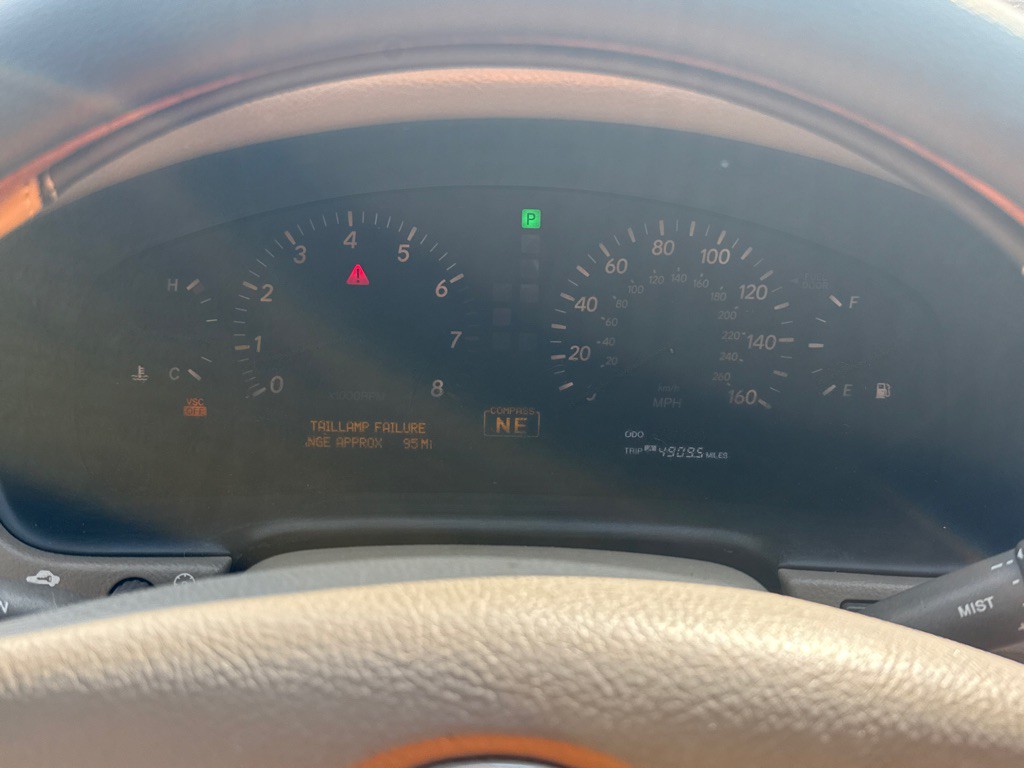 2001 Lexus LS Image 11